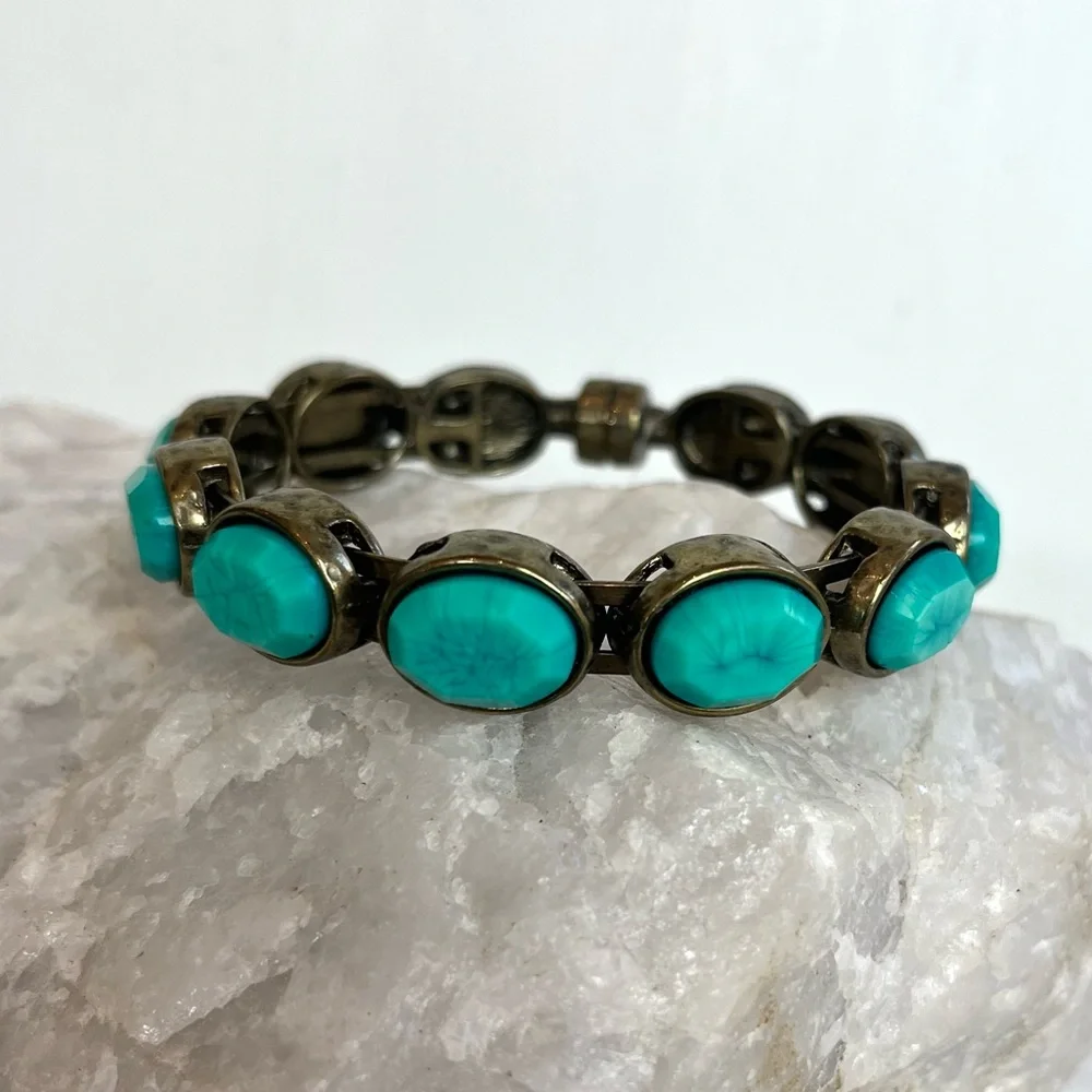 Chico’s Lindy Turquoise Colored Magnetic Clasp Bracelet